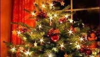 Kerstboom met ballen en lichtjes