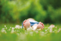 Voeten in gras