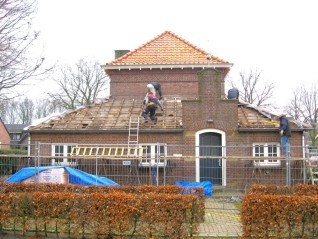 Groot onderhoud aan het dak van de sacristie