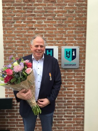 Jos van Bussel lintje bloemen